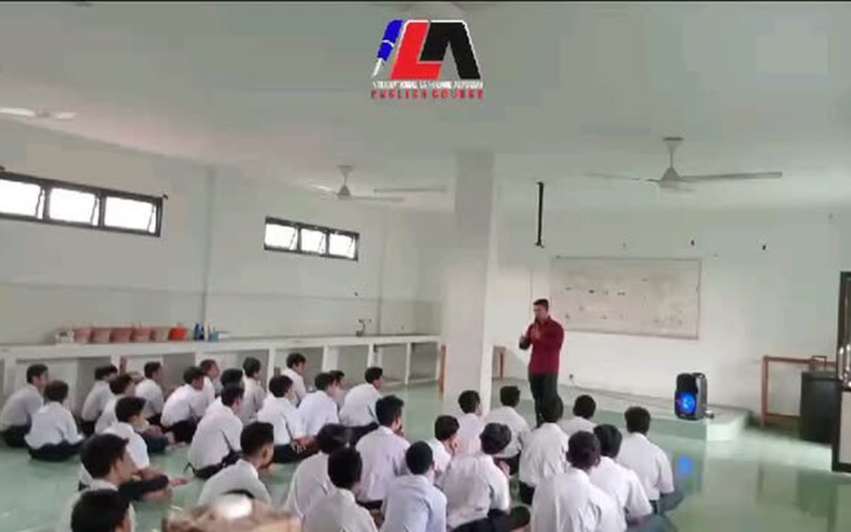 Kelas Besar di Aula
