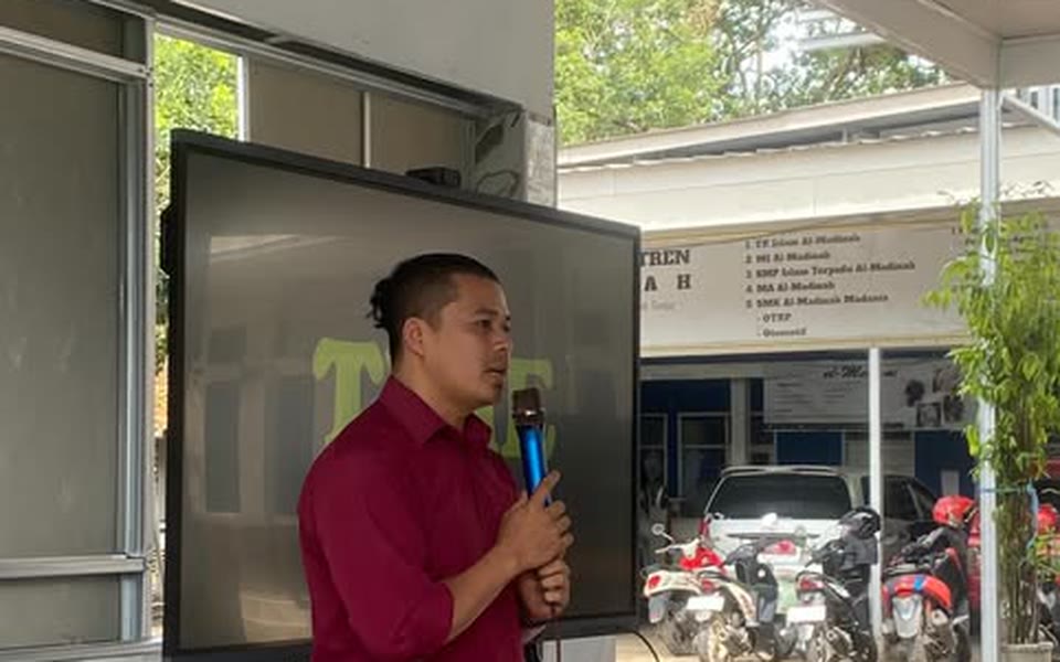 Kelas Bahasa Inggris di Sekolah Mitra