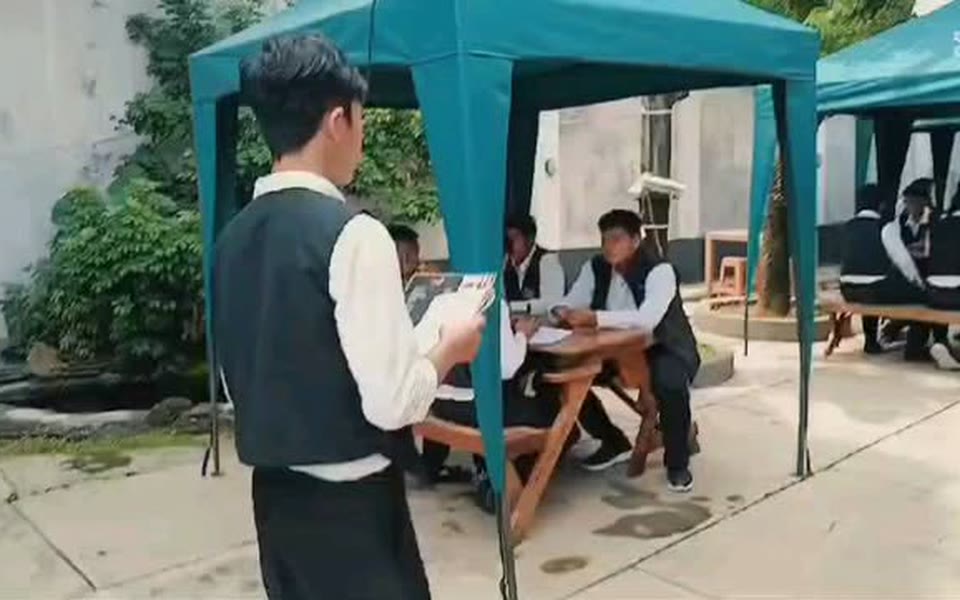 Role Play di Luar Kelas